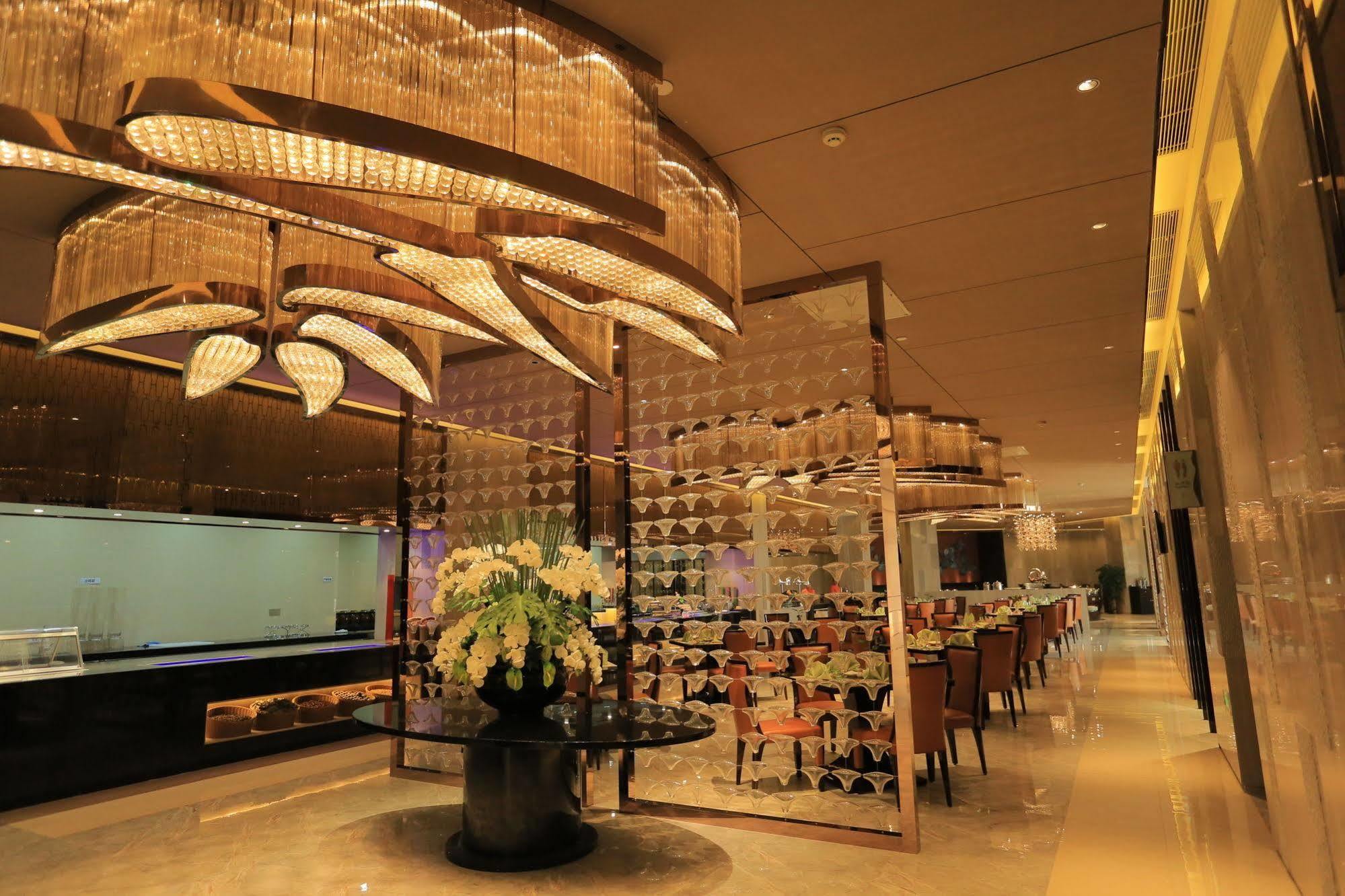 Hotel Ramada Yiyang Taojiang Exterior foto