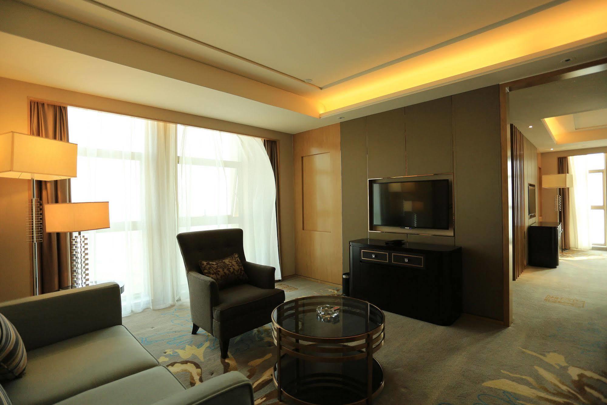 Hotel Ramada Yiyang Taojiang Exterior foto