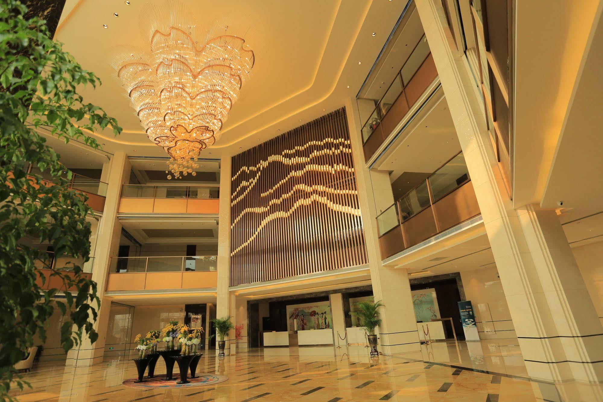 Hotel Ramada Yiyang Taojiang Exterior foto